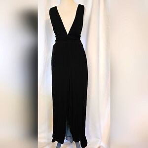 Lulus~Black~Backless~Deep‎ V Neckline~Jumpsuit~Size Large